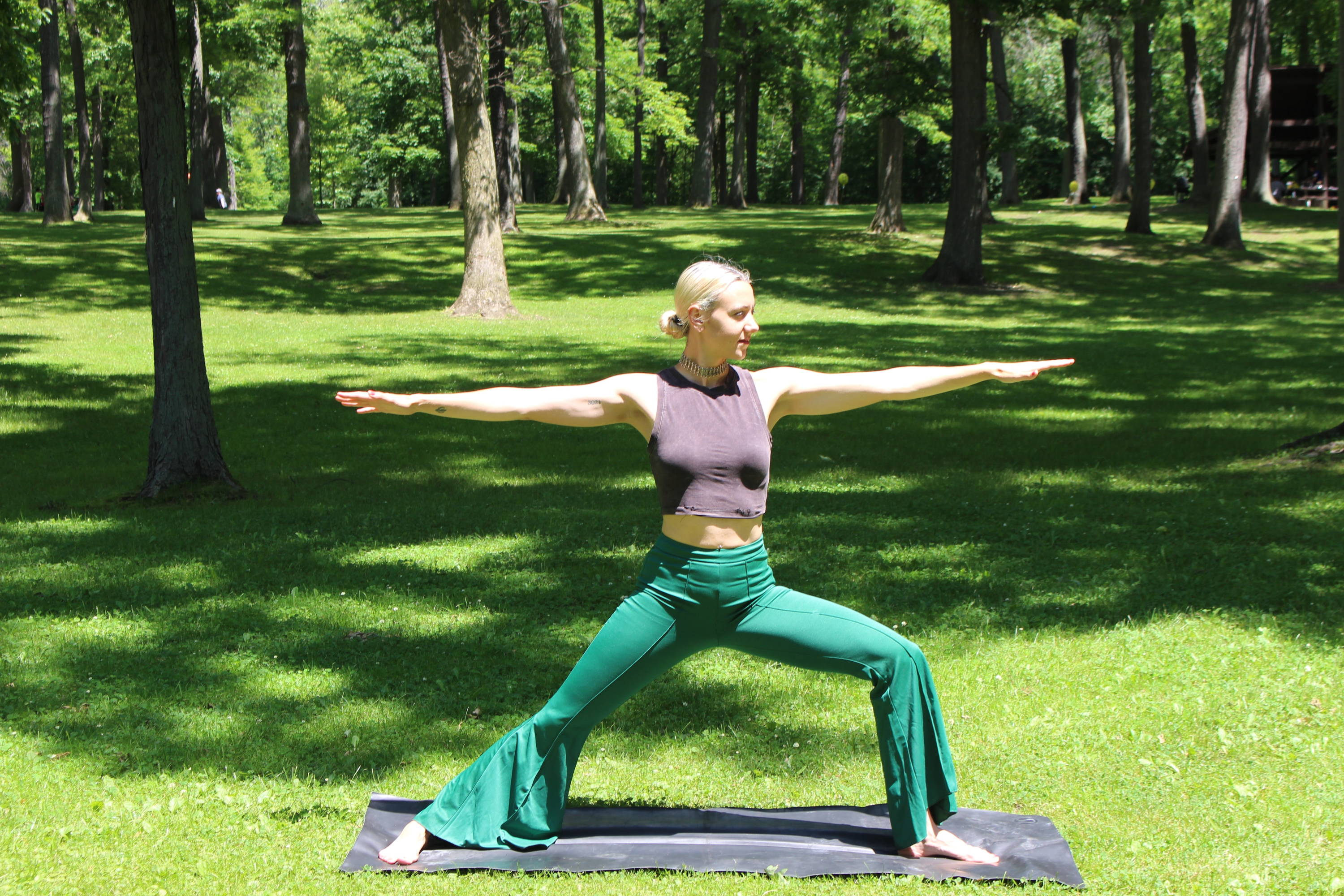 Le rôle des salutations au soleil dans votre Vinyasa Flow l Mukha Yoga