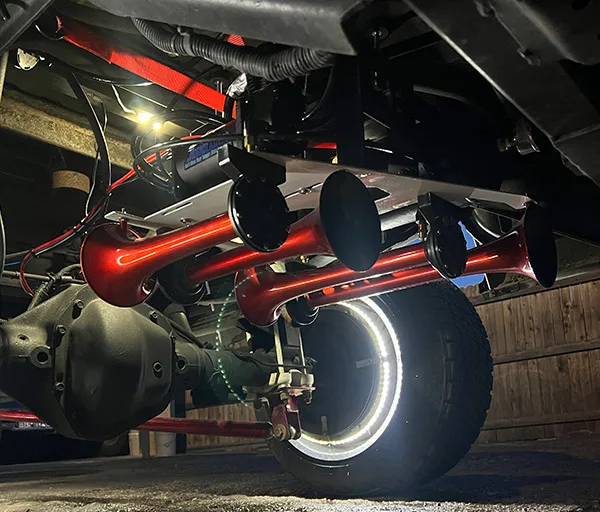 Close-up Shocker horns compressor tank or finished Spare Tire Delete install Devin's 1999 Dodge 2500 gallery photo 4