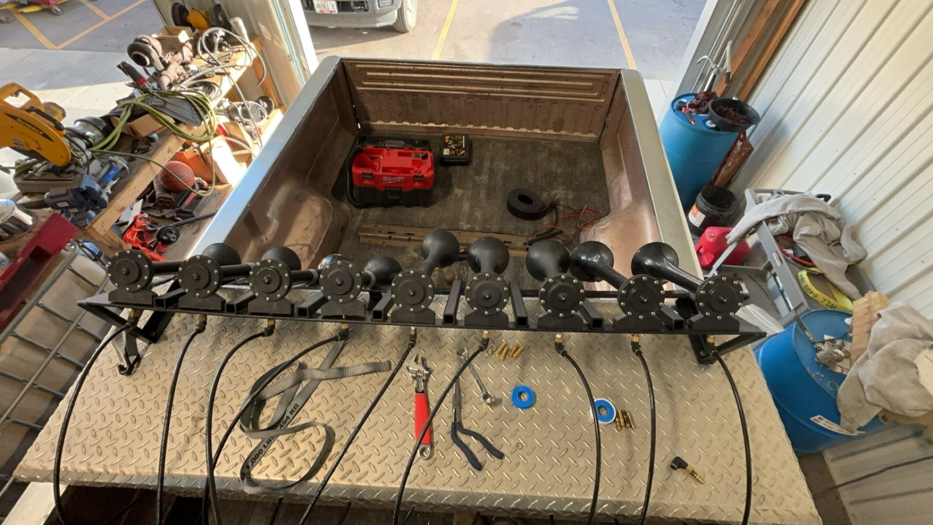 Kayden’s 1996 Ford F350 with Conductor’s Special 228H + 9 Shocker XL Horns