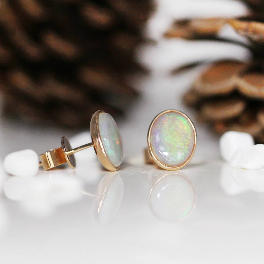 WILLS JEWELLERY 白蛋白石弧面包鑲耳環