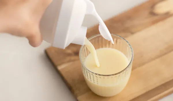 Verre de shake protéiné à la vanille
