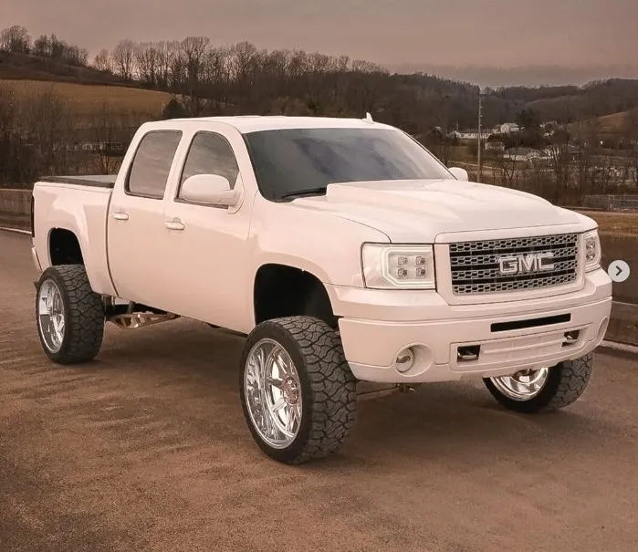Somer's 2012 GMC Sierra 1500 with Conductor's Special 244K Spare Tire Delete horn kit overview photo 1