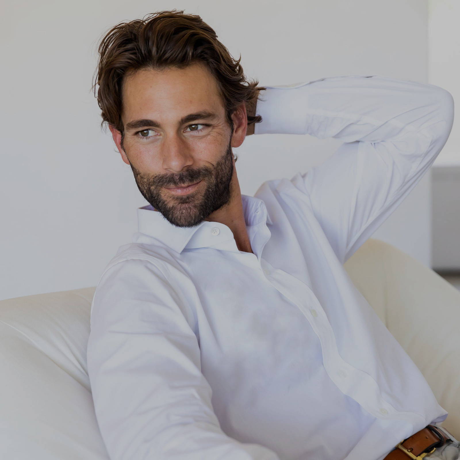 Man wearing Astor Poplin in White on couch.