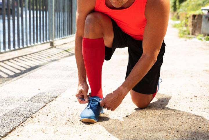 How To Put On Compression Socks | Recovery Socks for Sport – ENERTOR®