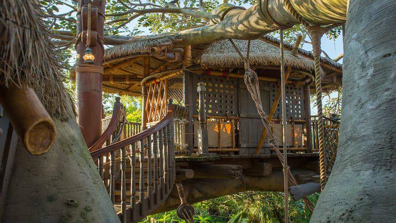 The Smith Family Robinson Treehouse Cubby House