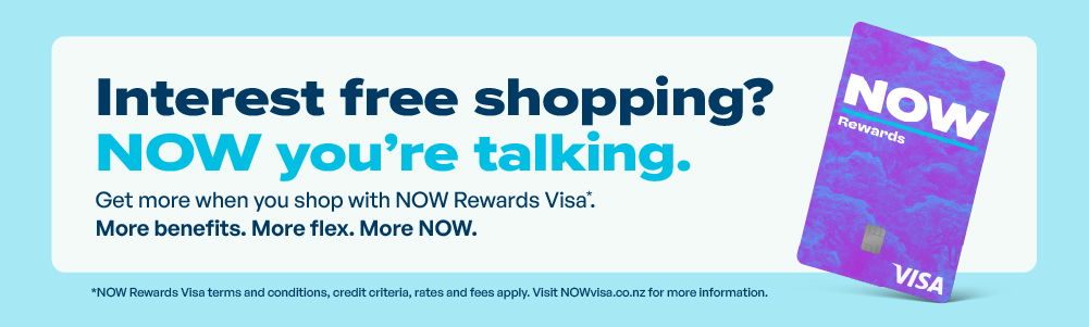 Interest-free shopping advertisement with promotional text and a card image.