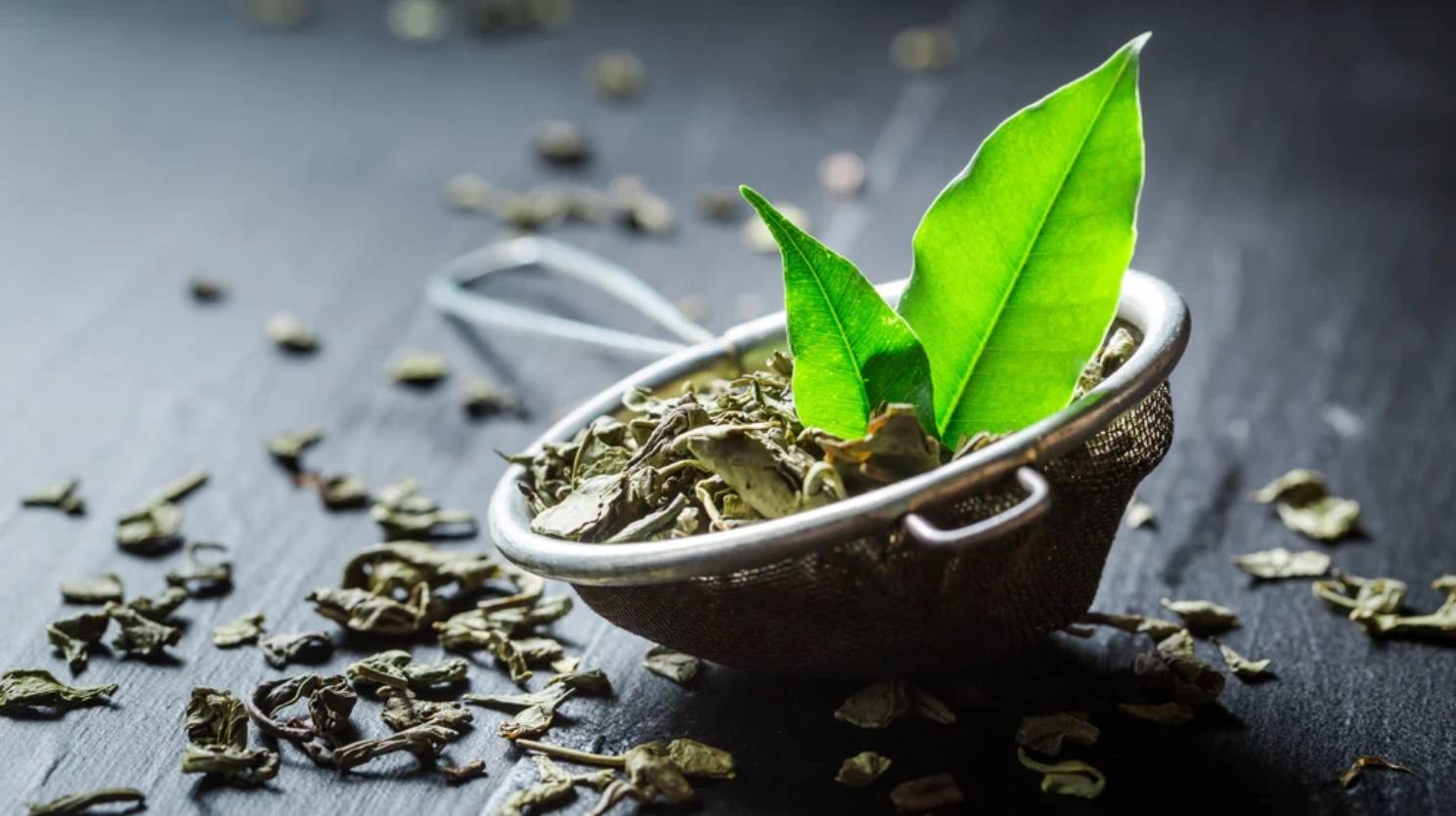 Green tea extract in skincare by Depology blog