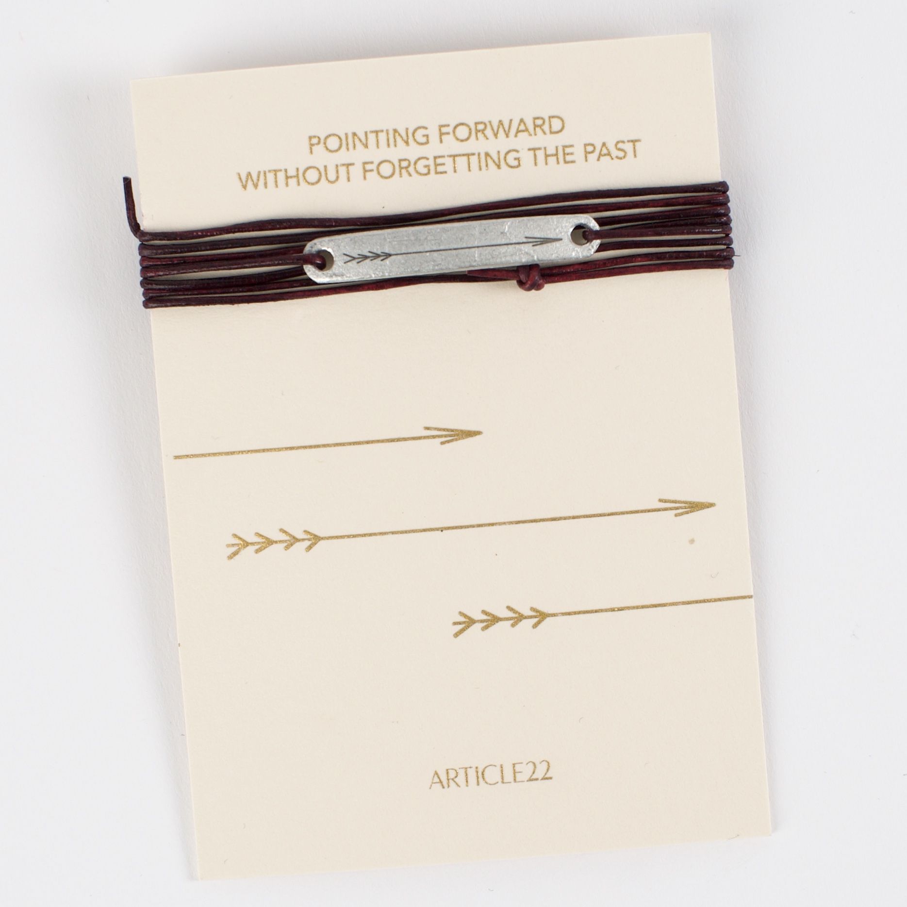 Bracelet card with arrows and the phrase 