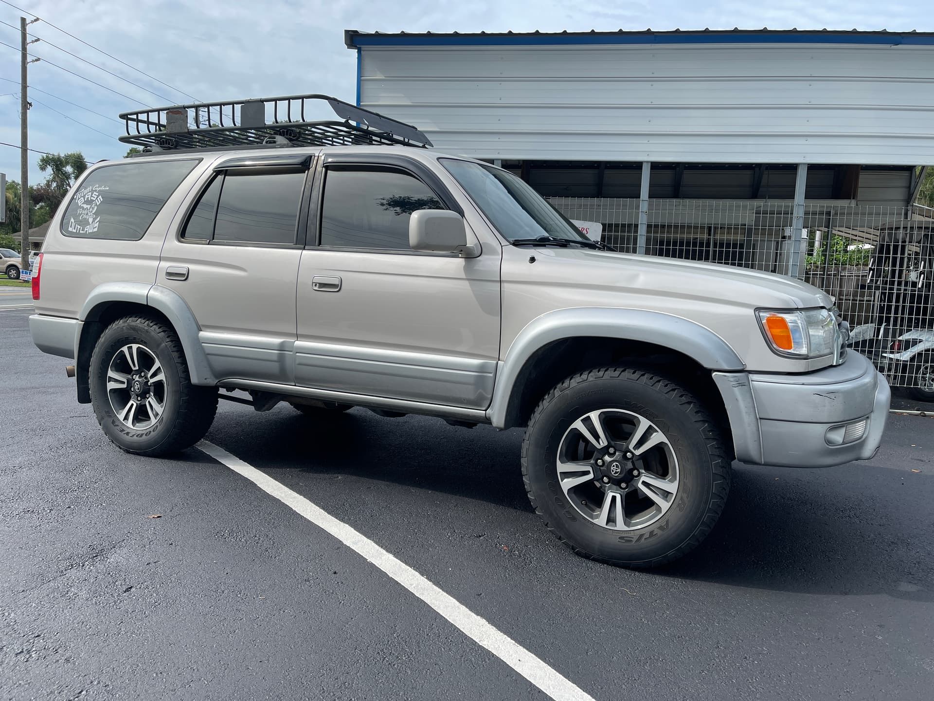 Taylor's 1999 Toyota 4Runner Train Horn Install