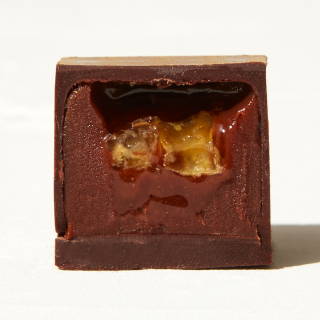 Strawberry & Honeycomb bonbon