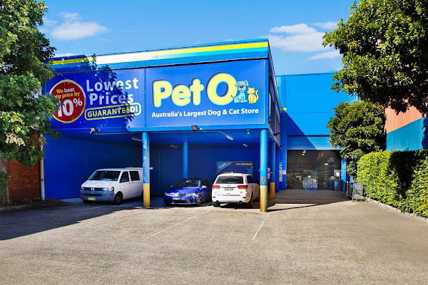 Exterior view of the PetO pet store in Mona Vale, Sydney.