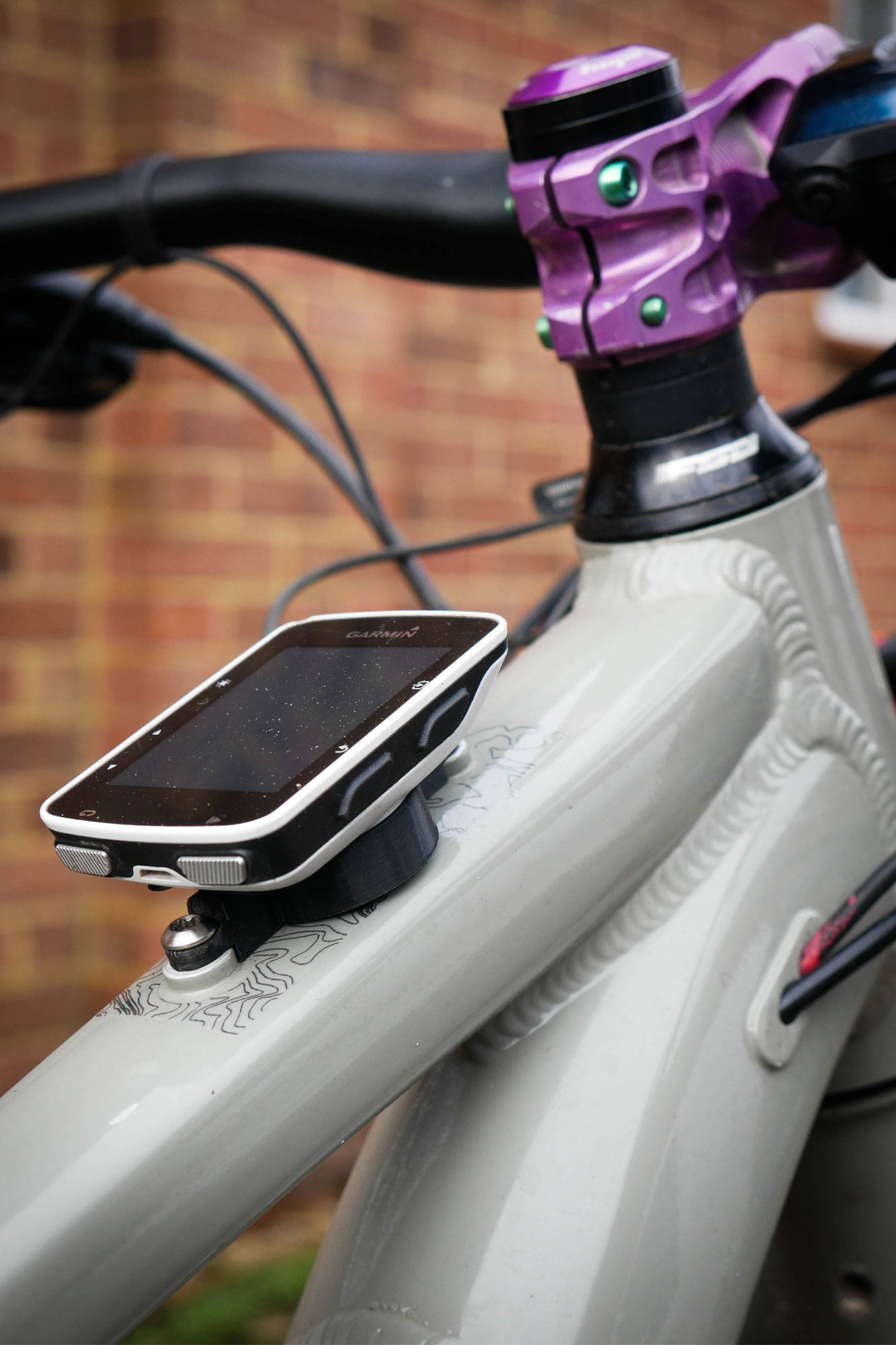 Close up of custom Garmin mount