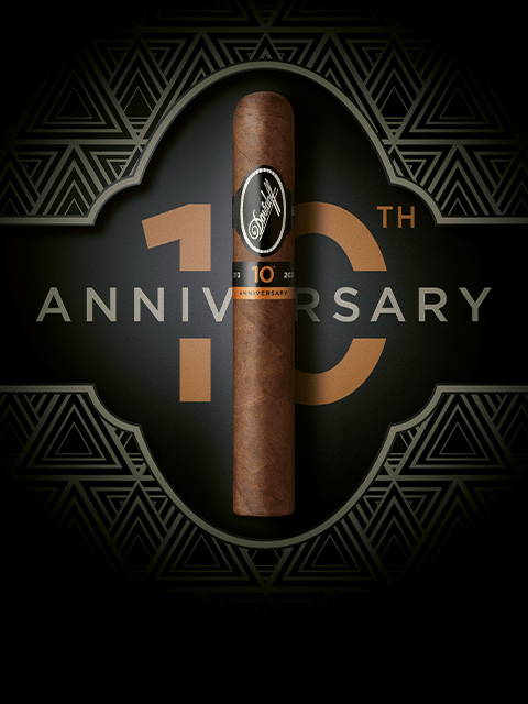 The Davidoff Nicaragua 10th Anniversary Limited Edition gran toro cigar placed in front of its logo. 