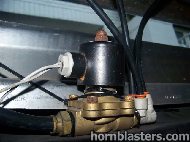 Matt's 2006 Ford F150 Regular Cab Train Horn Install