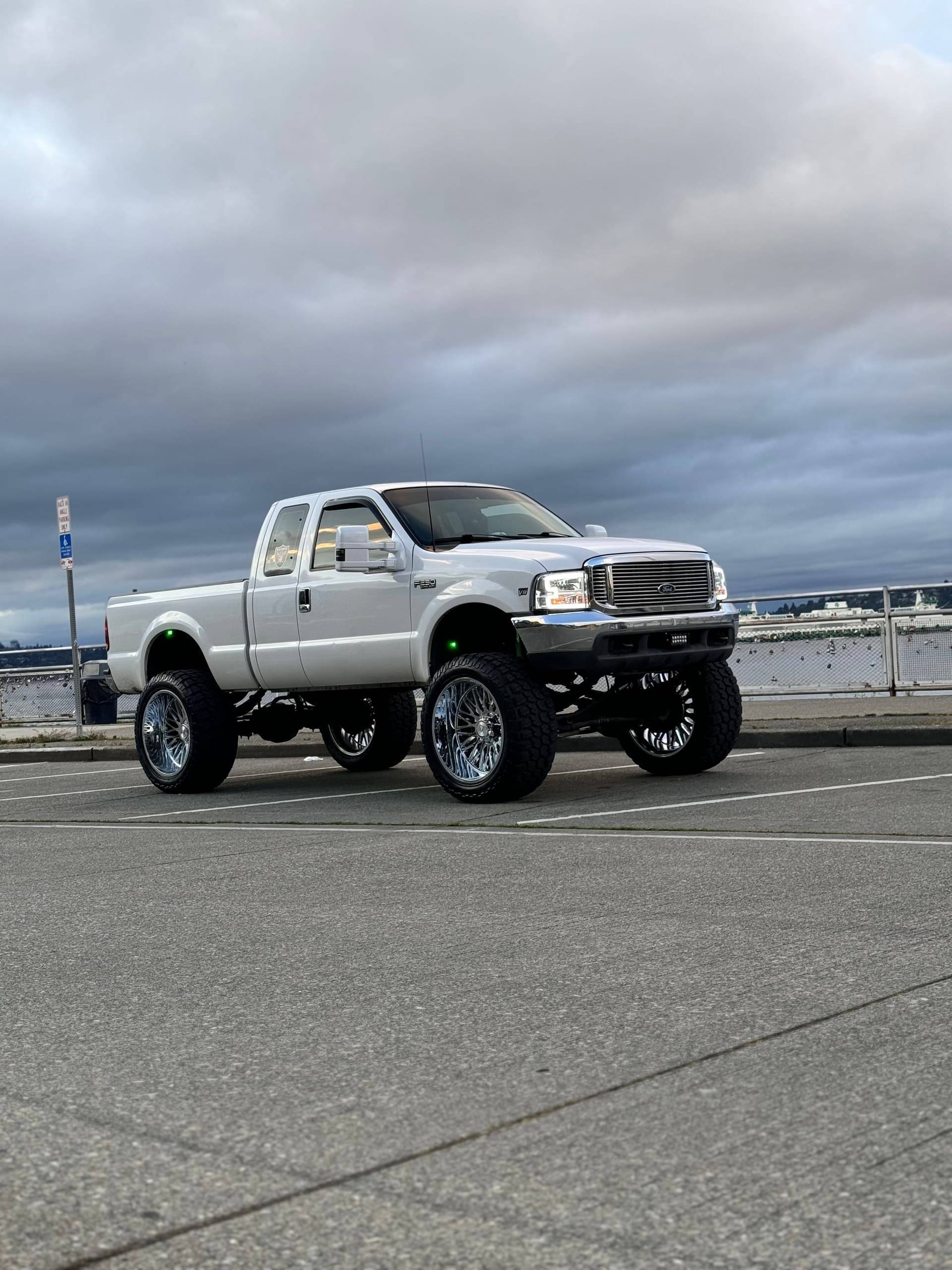 Jonathon 1999 Ford F250 Spare tire delete kit
