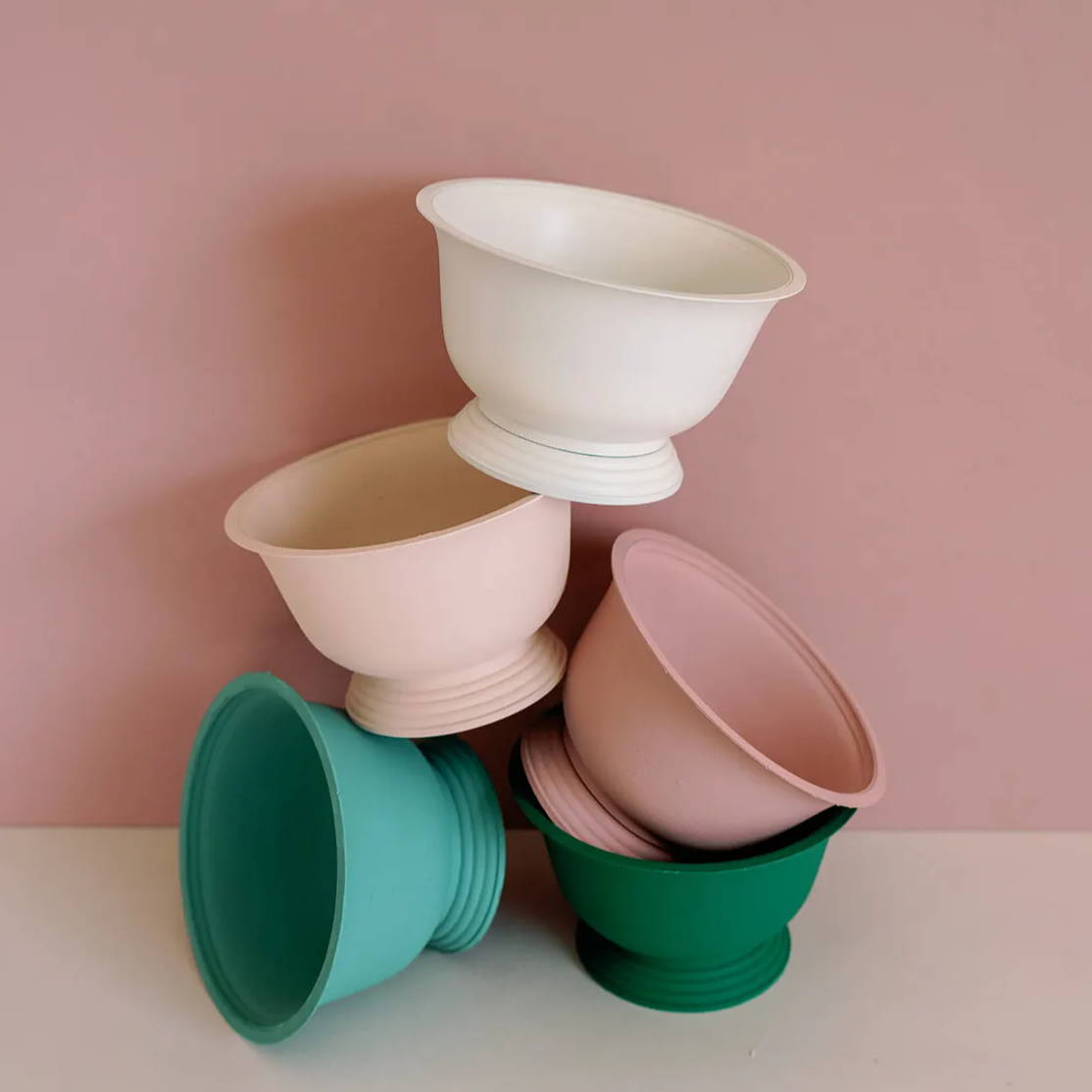 moxie supply plastic vases