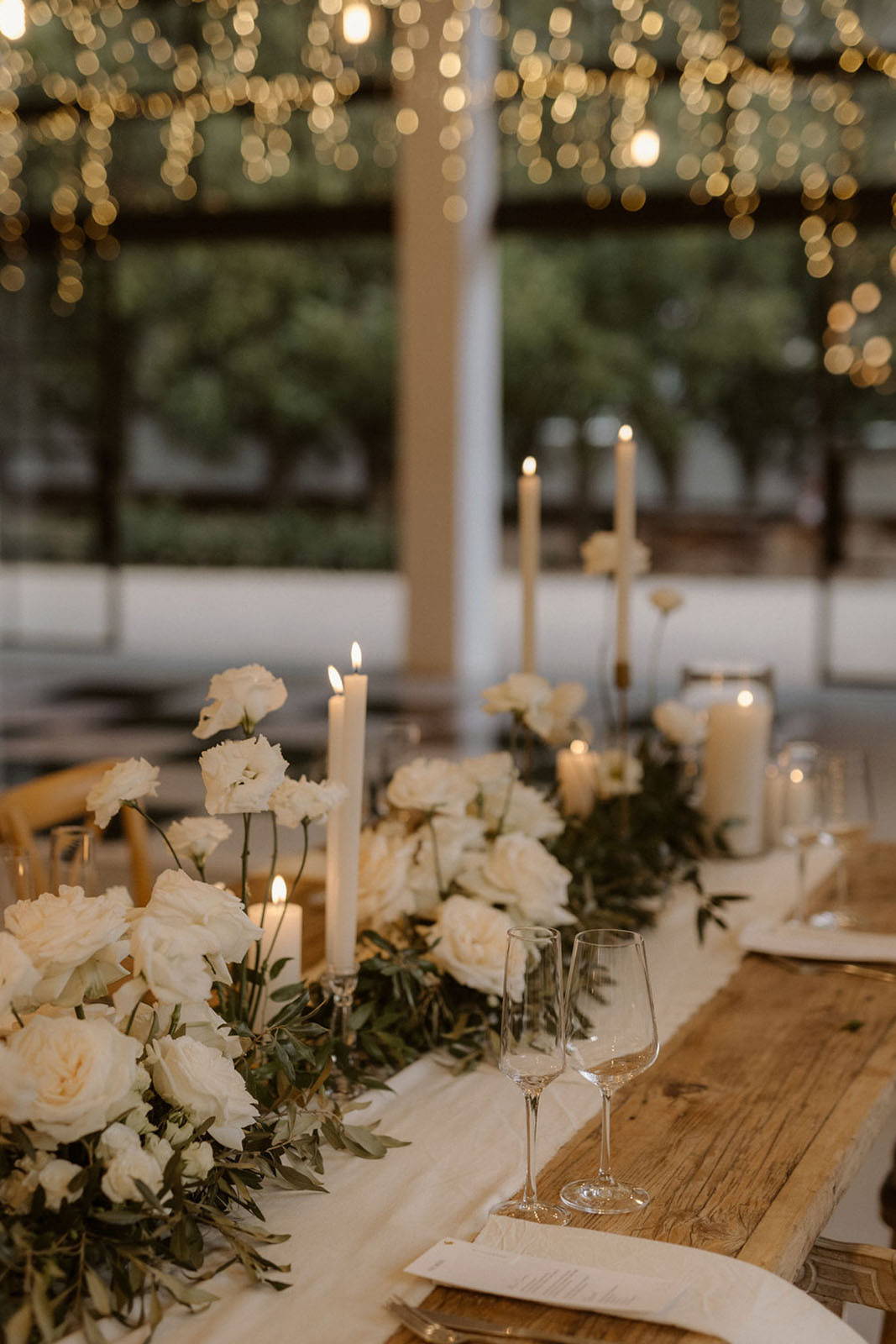 Wedding table with Christmas spirit