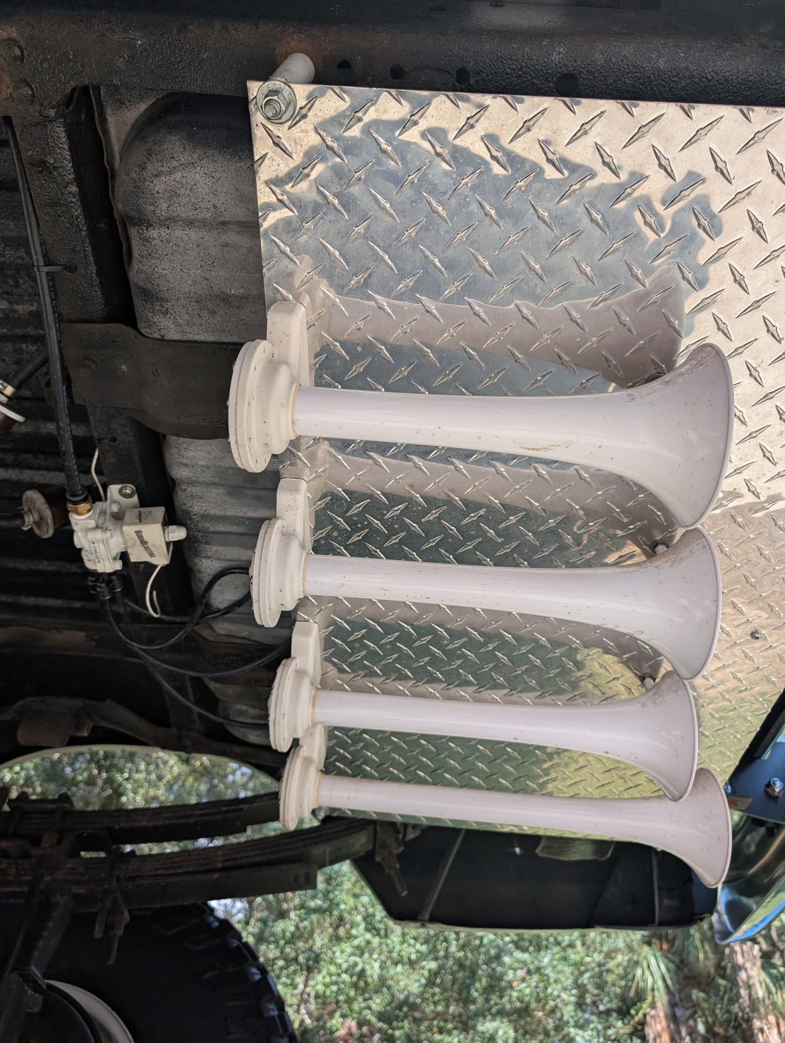 1978 Ford F250 with Conductor’s Special 228H Train Horn Kit installed