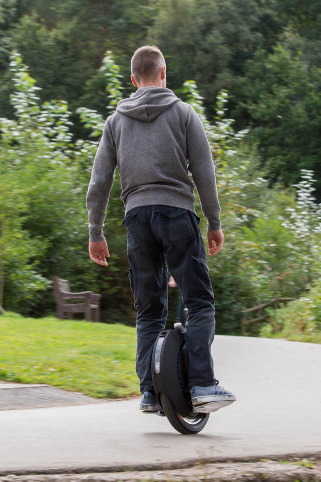 Kingsong KS16S Review riding cornering rear