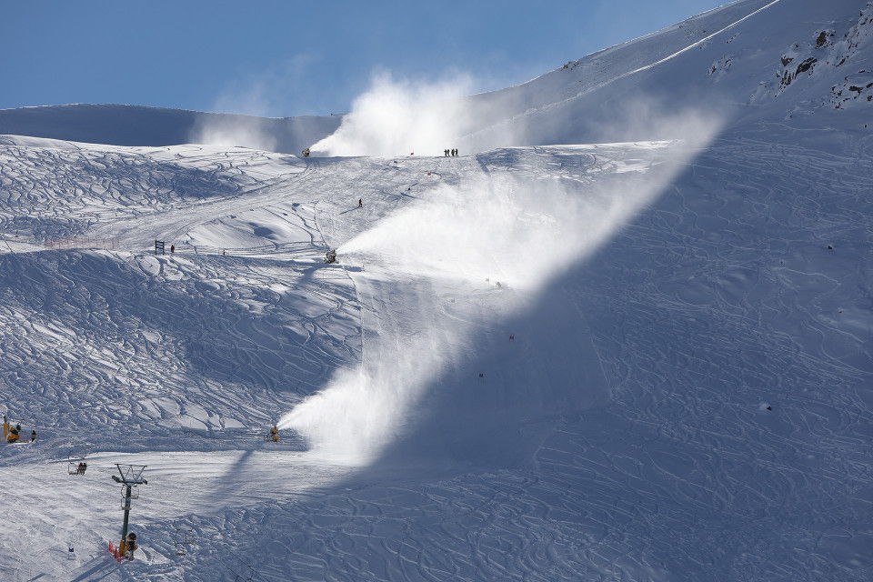 Ohau ski field snow making