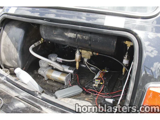Air tank compressor fittings and plumbing layout for Chad's Conductor's Special 844K horn system photo 8