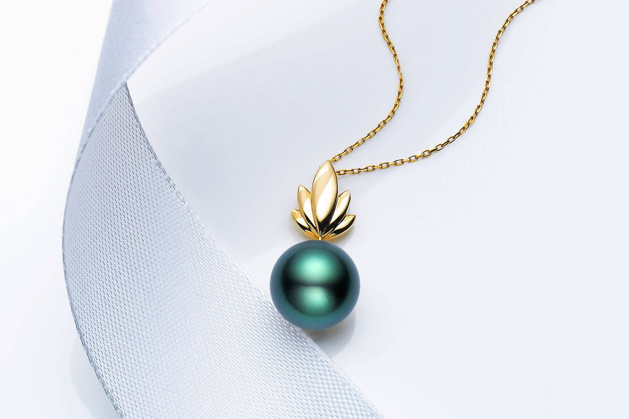 bloom black pearl pendant