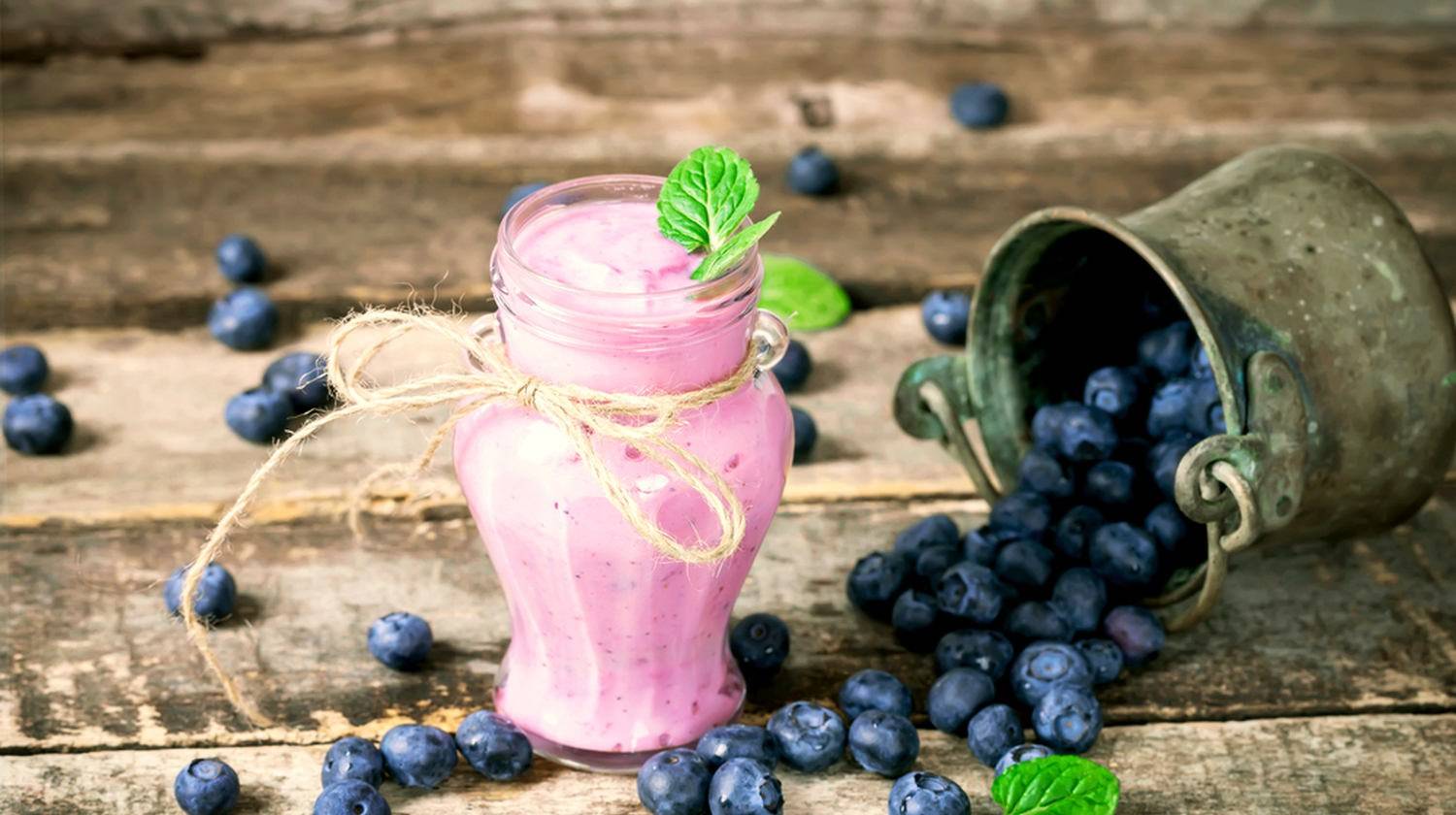 Blueberry smoothie with blueberries on wooden background | Plant-Based Keto Protein Blueberry Smoothie | keto smoothie recipe | Featured