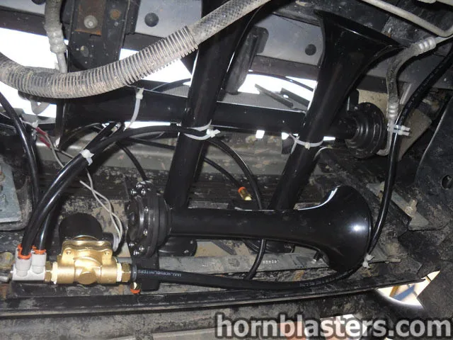 Igor's 2005 Ford F150 Train Horn Install