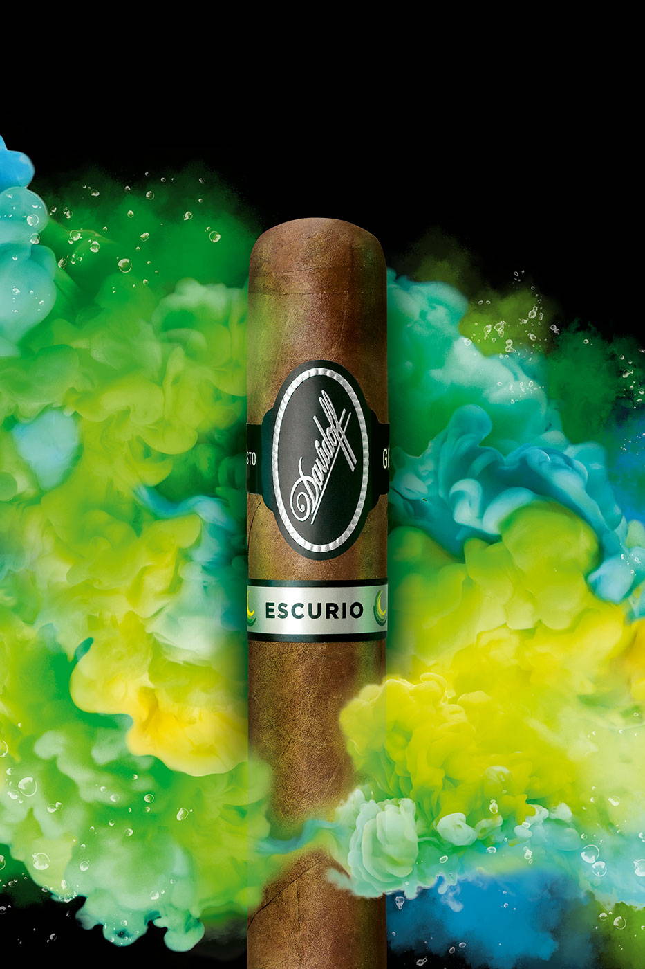 A Davidoff Escurio cigar in front of a turquoise-green splash of steam.