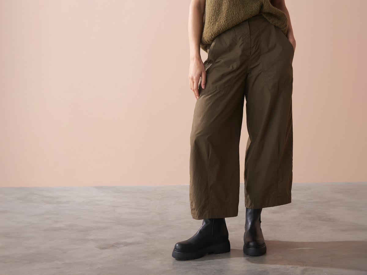 Woman wearing green cotton cargo trousers with chunky black boots