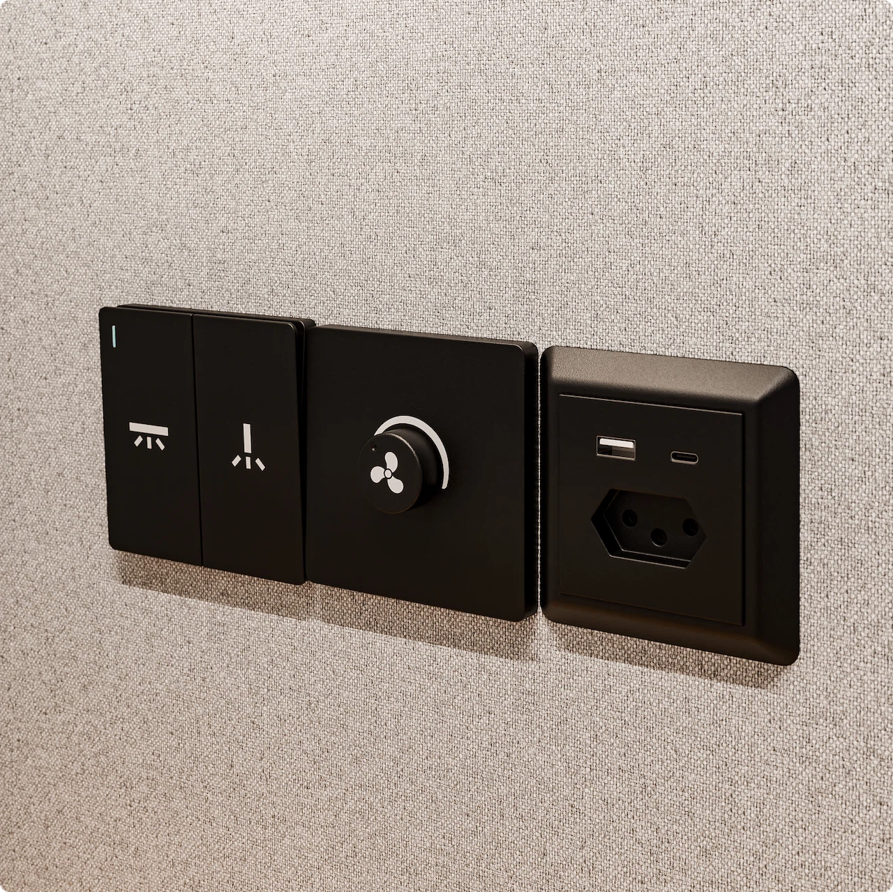 Nahaufnahme des schwarzen Bedienpanels im Innenraum einer ofinto Focus Pod Telefonkabine mit Schaltern für Beleuchtung, Drehregler für Lüftung sowie Steckdose mit USB-A- und USB-C-Anschlüssen.