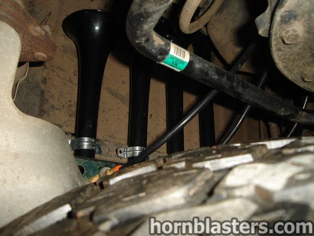 Jesse's 2010 Hummer H3T Train Horn Install