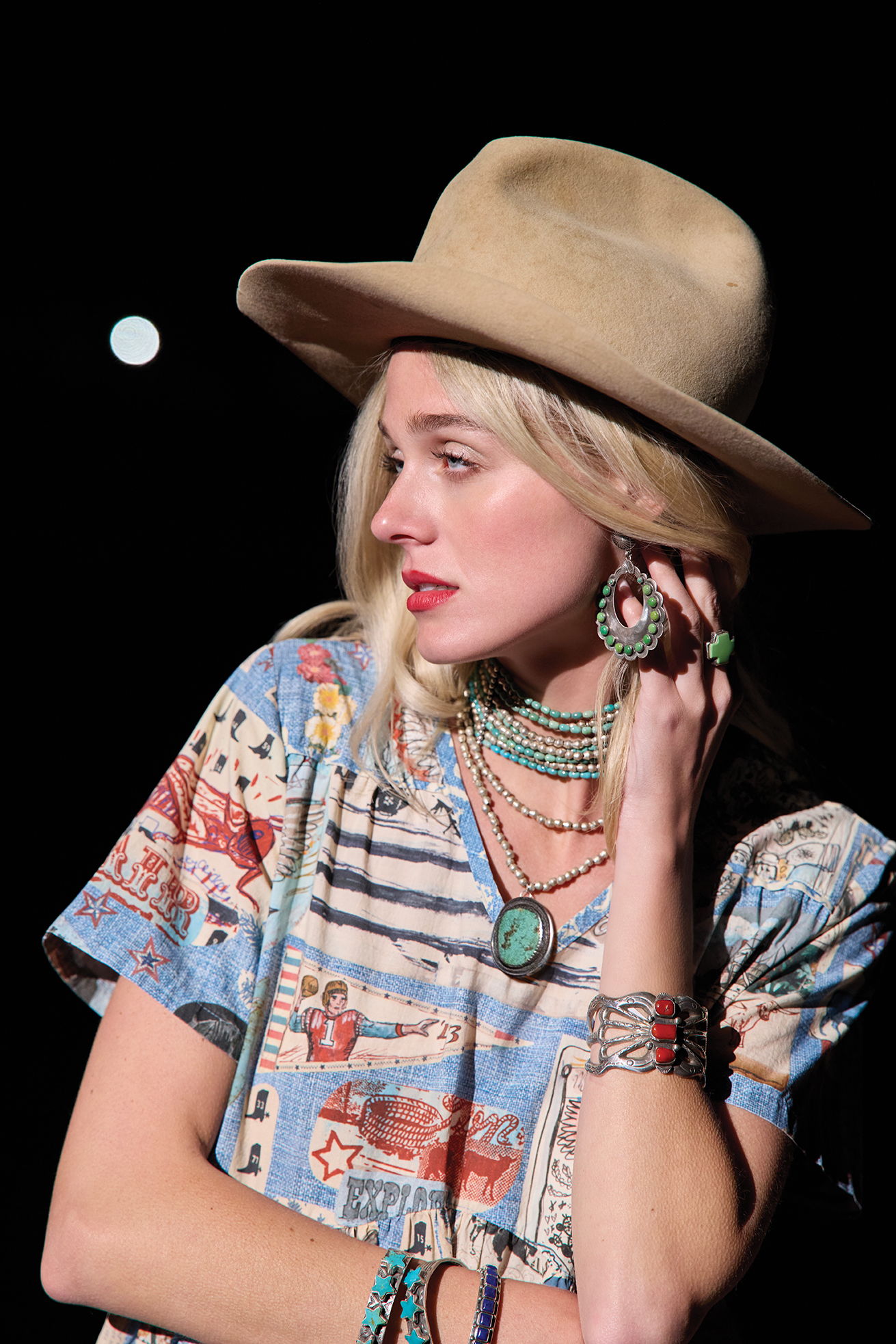Haley wearing the Sea to Shining Sea dress with a mummy's bundle necklace, Double D Ranch jewelry and a vintage hat.