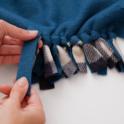 Tying knots for a  fleece blanket
