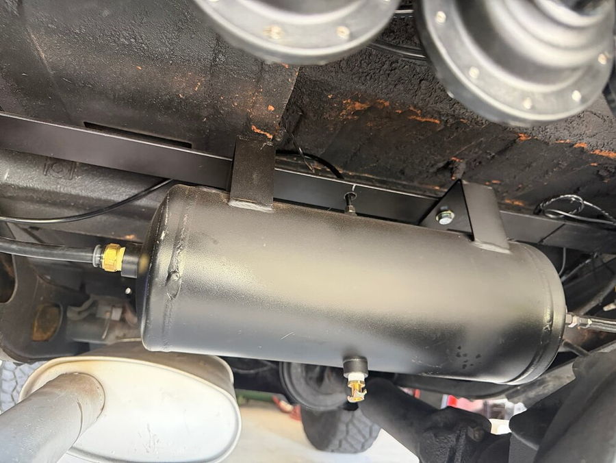1976 Toyota FJ40 Conductor’s Special 2HB underbody train horn