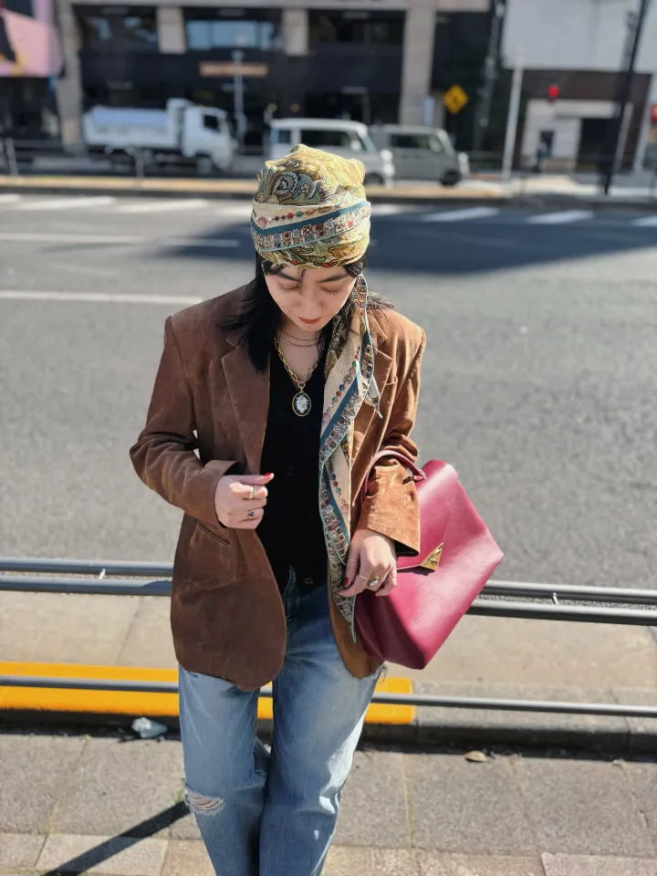 スカーフ 巻き方 首元 スタイリング スカーフ バッグ アレンジ