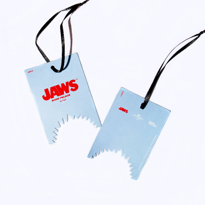 close up of jaws tag