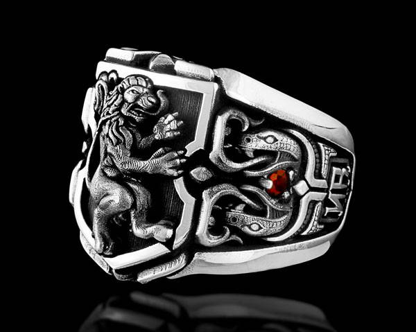 Example of a Prong Setting on a Guardian Lion Ring by NightRider Jewelry