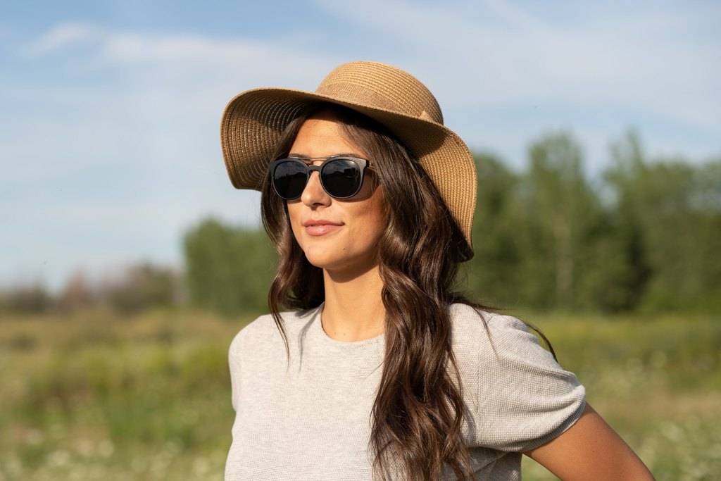 Woman with big nose wearing Sienna, Dsquared Wooden Sunglasses