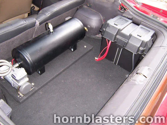 Trunk or rear cargo area wide view Shocker XL onboard air layout Eagle Talon photo 10