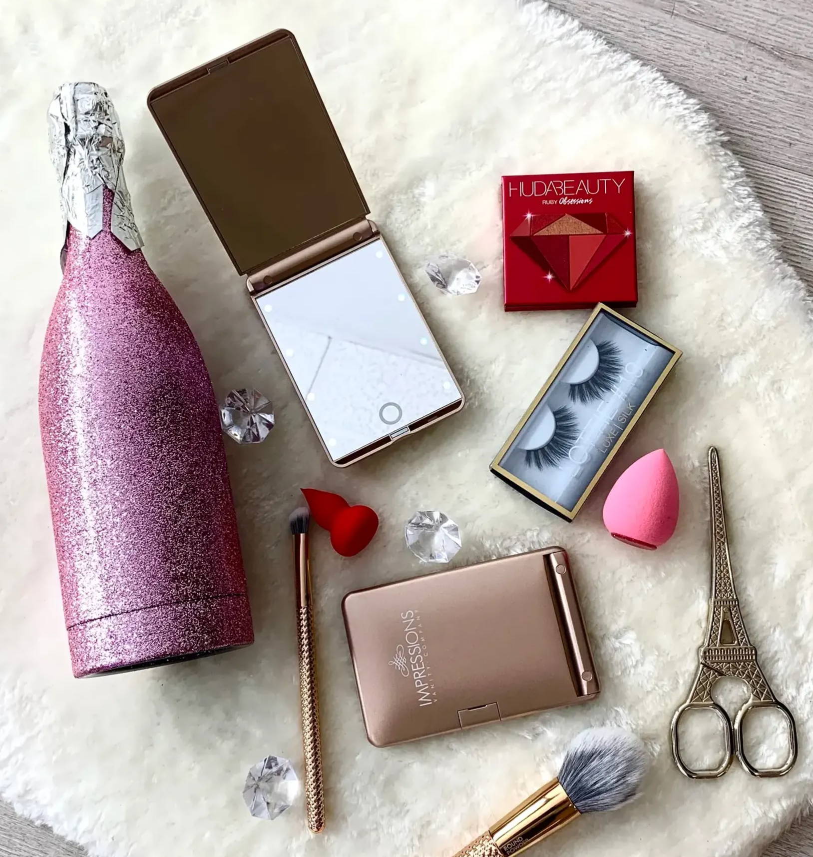 the touchup compact with vanity accessories
