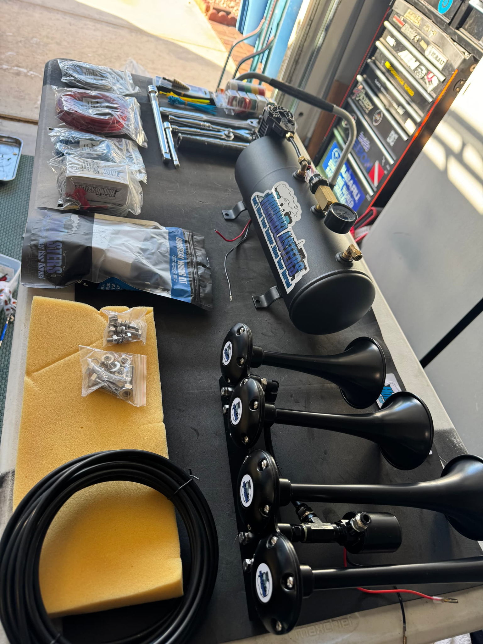 Jason's 2022 Jeep Gladiator Train Horn Install with 4-Chime 3-Liter Air Horn Kit