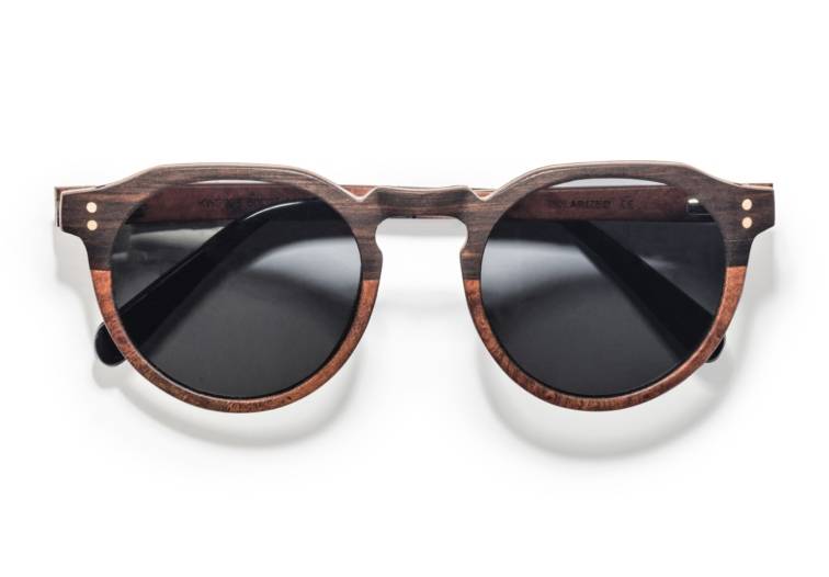 lunettes de soleil en bois avec pont en trou de serrure