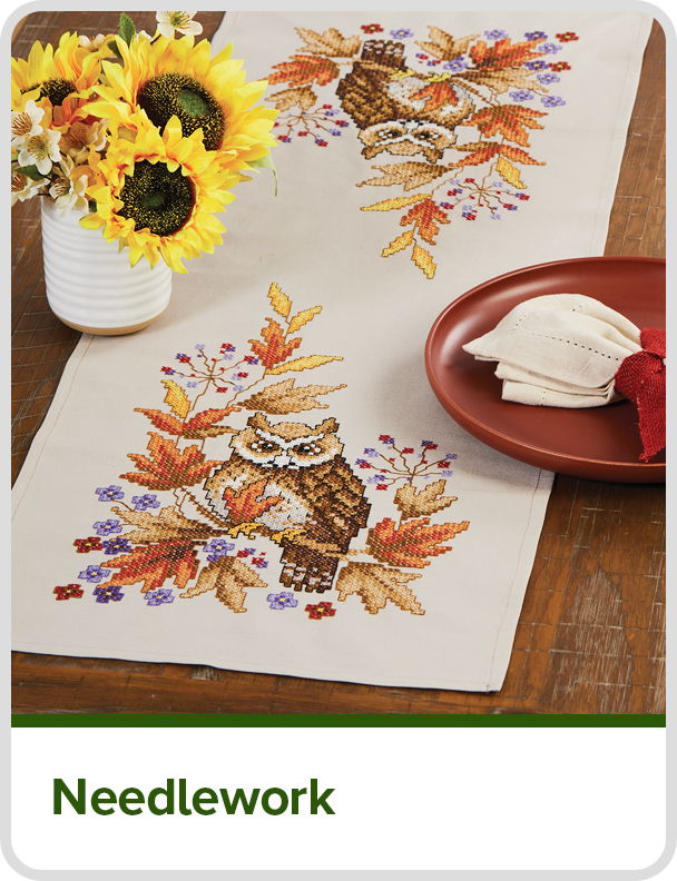 Table runner with fall owl design - Needlework