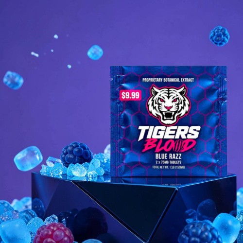 Pack of Tigers Blood flavor surrounded by blue candies on a purple background.