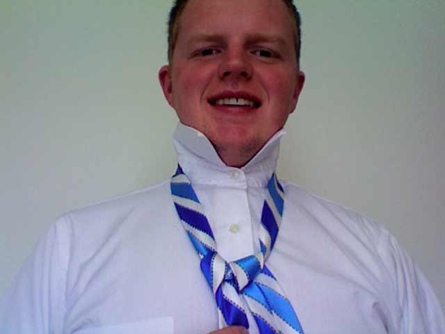 How to tie a full windsor knot step 8b