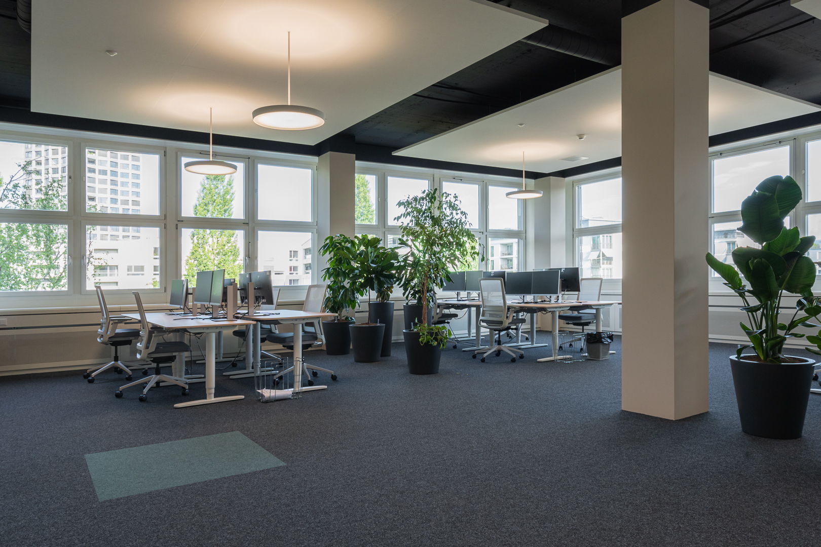 Modern office by enersuisse, fully equipped by ofinto