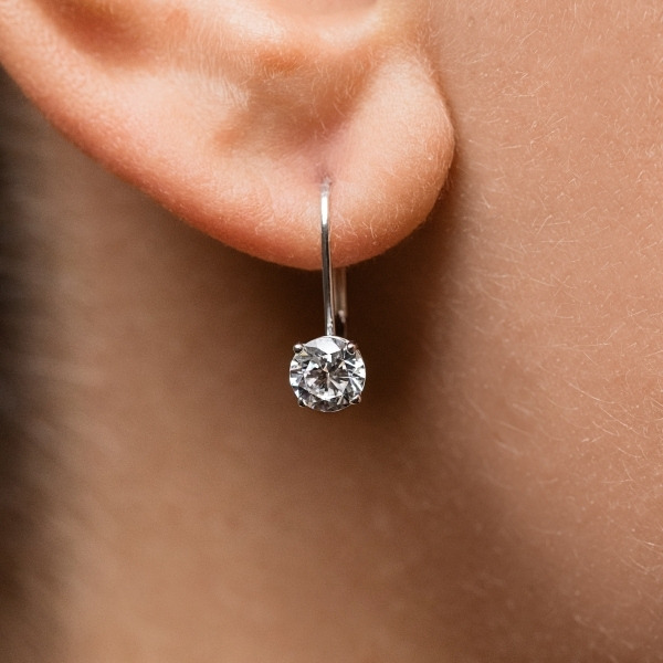 lab grown diamond basket drop earrings given as a gift to the bride during her wedding day