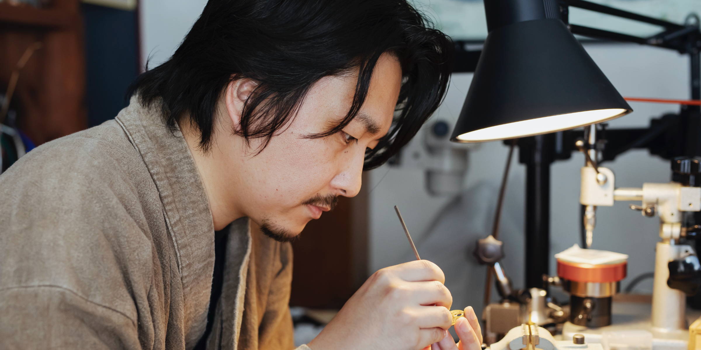 時計師の思いが、つくり手と使い手の時間を結ぶ。 – 土屋鞄製造所 時計師の思いが、つくり手と使い手の時間を結ぶ。 – 土屋鞄製造所