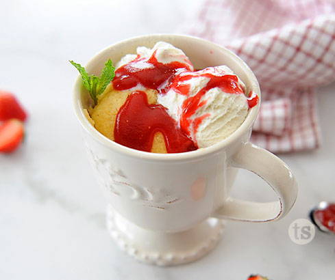 spiked strawberry mug cake
